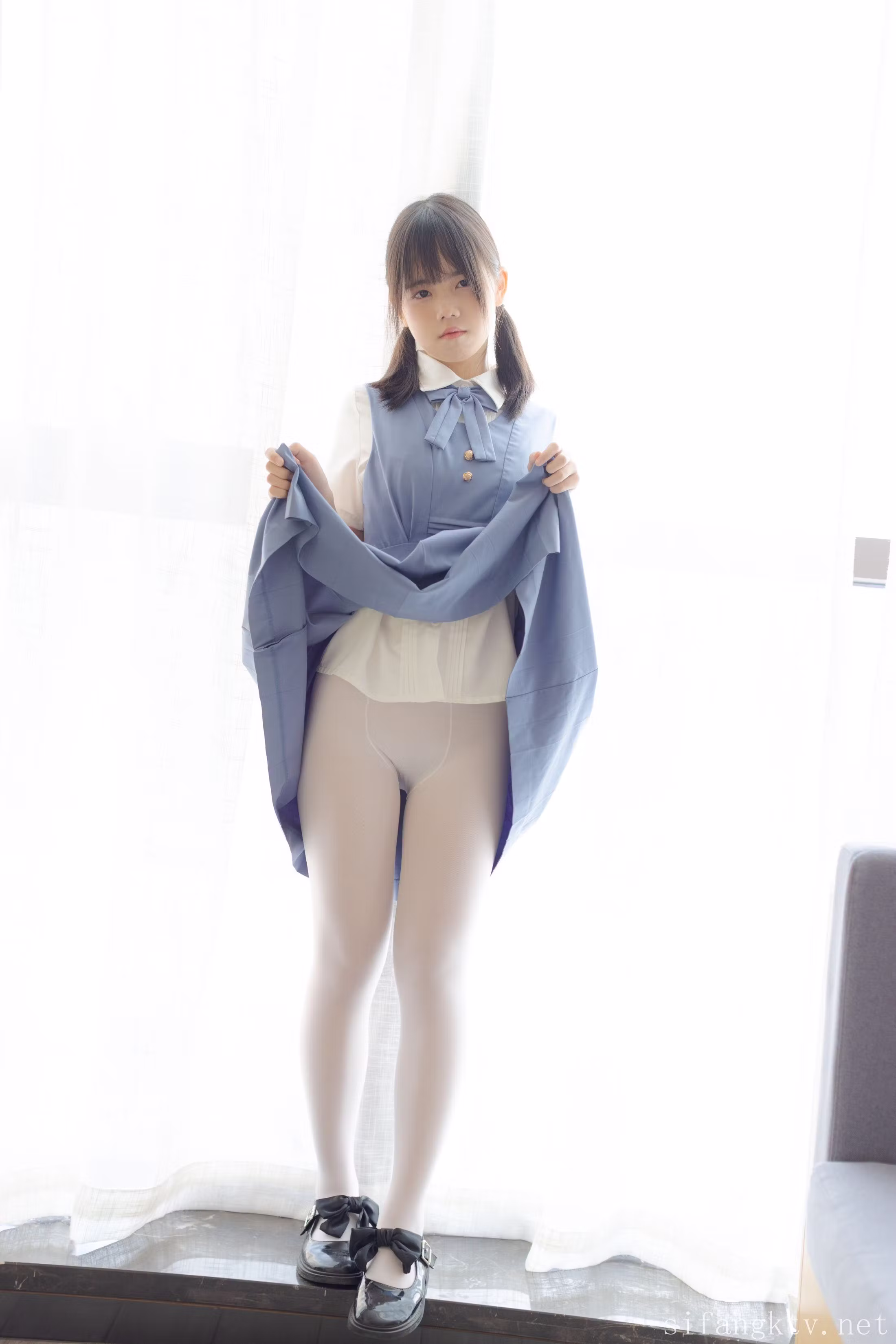 校园制服掀裙诱惑与绝对领域白丝成人站SEO长尾图片